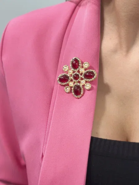 Brosa Kesi cu model floral roșu