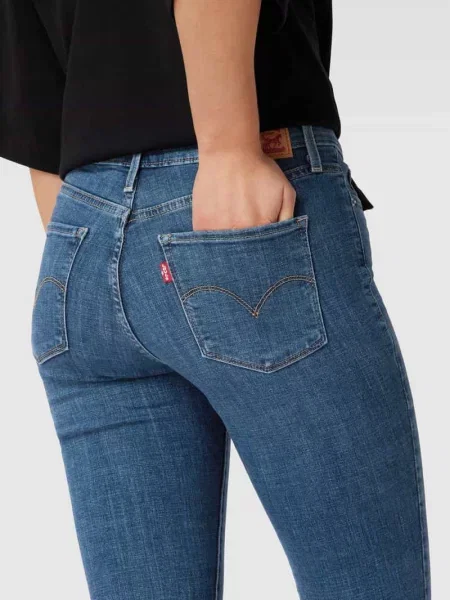 Jeansy o kroju skinny fit z naszywką z logo model SHAPING SKINNY’ Levi's® 300 niebieskie