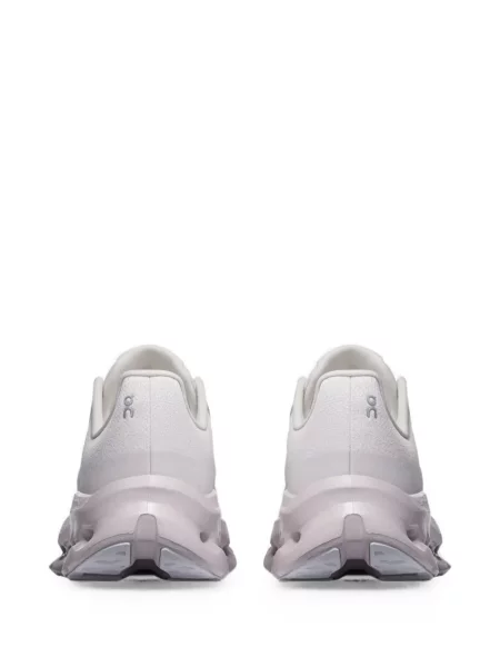 Sneakerși On