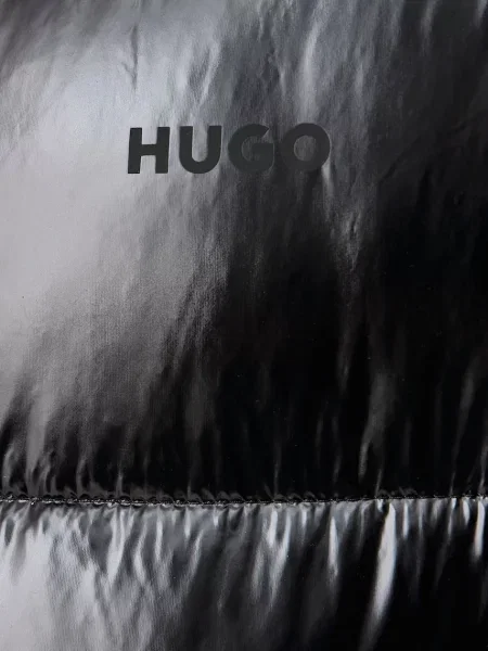 HUGO стьобана куртка