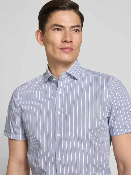 Koszula biznesowa o kroju slim fit z blokowymi pasami i kołnierzykiem typu kent Olymp Level 5 granatowa