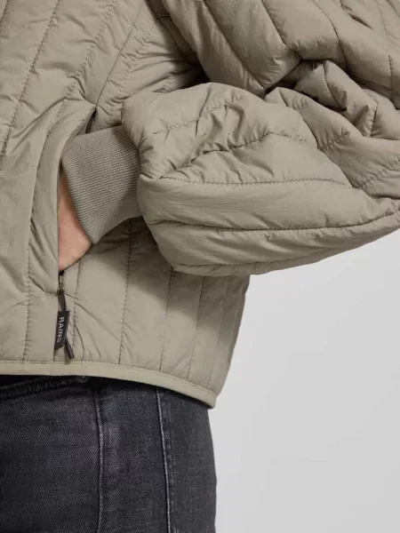 Kurtka pikowana z zapięciem na model ‘Banja Liner’ Rains