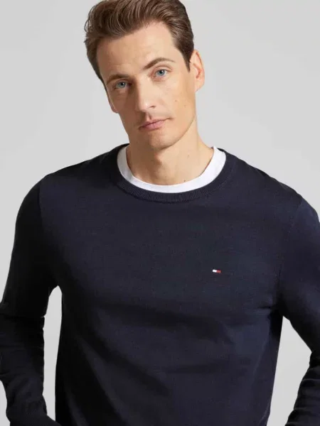Sweter z dzianiny z wyhaftowanym logo Tommy Hilfiger granatowy