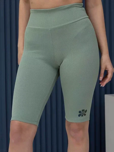 Женские спортивные шорты зелені