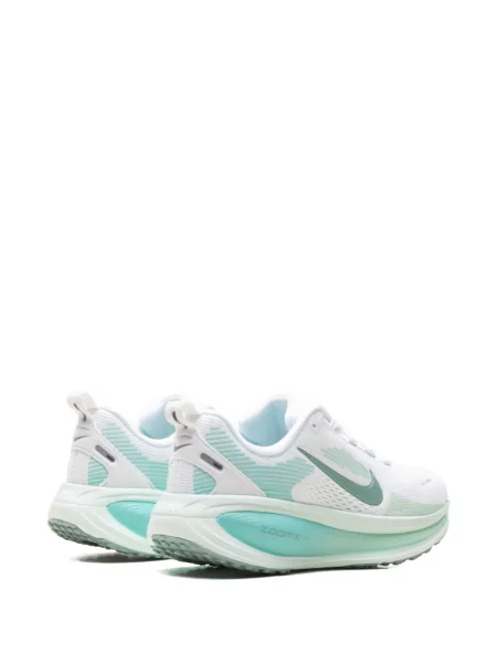 Sneakerși Nike Zoom cu decolteu în V negru