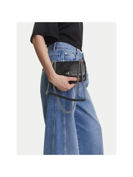 Calvin Klein Jeans Chain Mini Ew Flap Bag Black Universal czarne