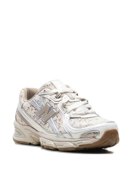 Fűzős csipkés sneaker New Balance