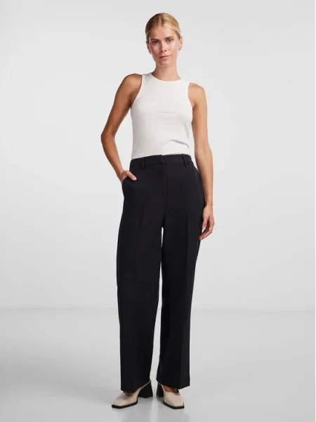 YAS Pantaloni din negru