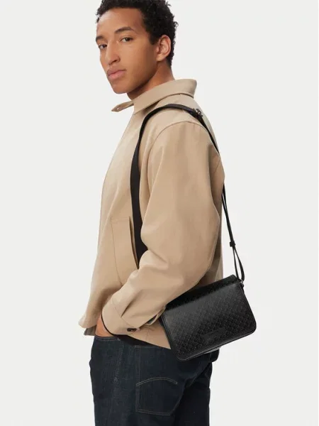 Calvin Klein Válltáska Emblem Aop Coated Small Flap Mes fekete