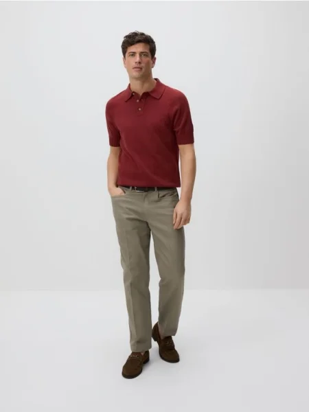 Reserved Pulover cu guler polo și conținut ridicat de roșu