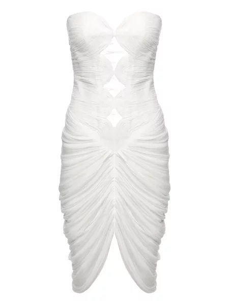 Rochie Ana Radu drapată cu umerii deschiși de costum alb