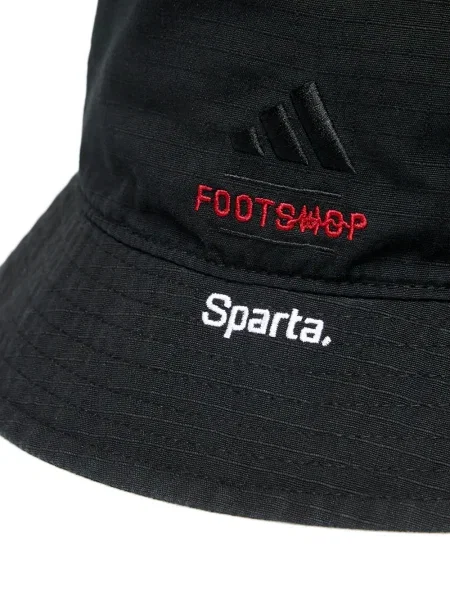Pălărie Adidas cu dungi cu imagine de costum albastru