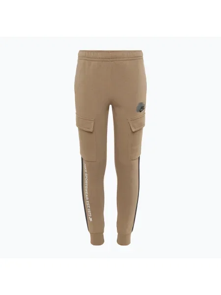 Nike Sportswear Standard Issue Cargo gyermeknadrág khaki színű nadrág. Méret: S barna
