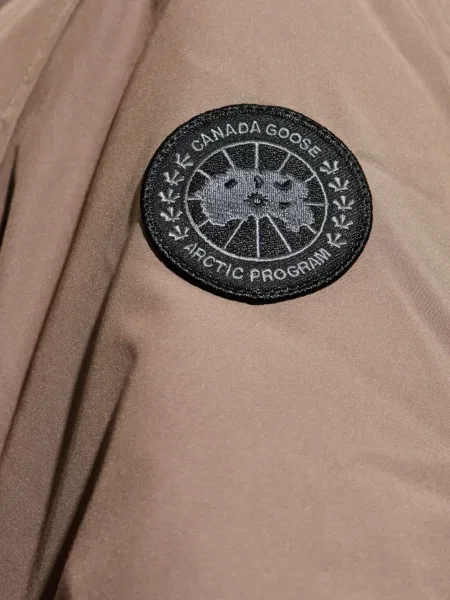 Geacă Canada Goose cu glugă maro