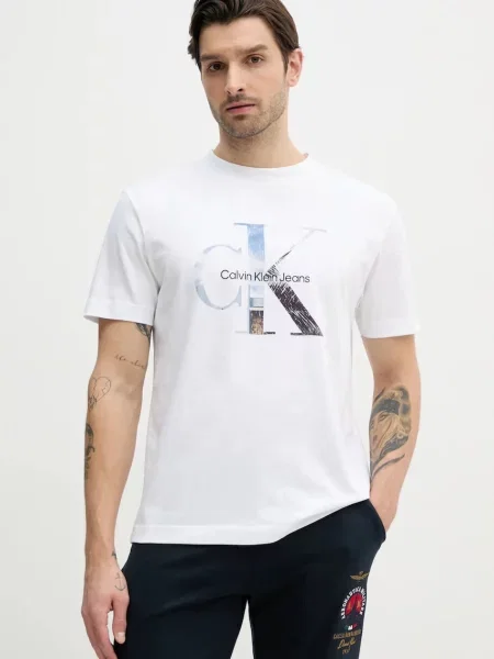 Тениска Calvin Klein Jeans с принт бяло