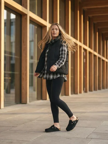 Утеплений жилет Seventeen чорний