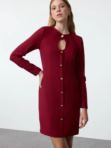 Obleka mini obleka Trendyol zajemalni vrat rdeča