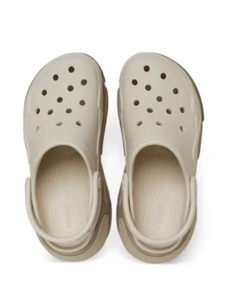 Elimina sandale Crocs cu platformă