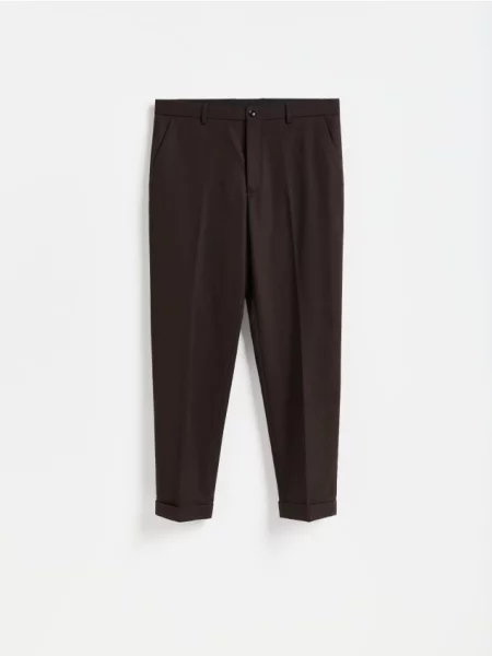 Reserved Pantaloni clasici cu dungă plisată maro-închis maro