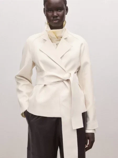 Демісезонна куртка MANGO молочний