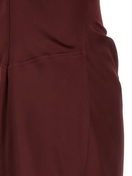 Rochie Victoria Beckham de costum roșu