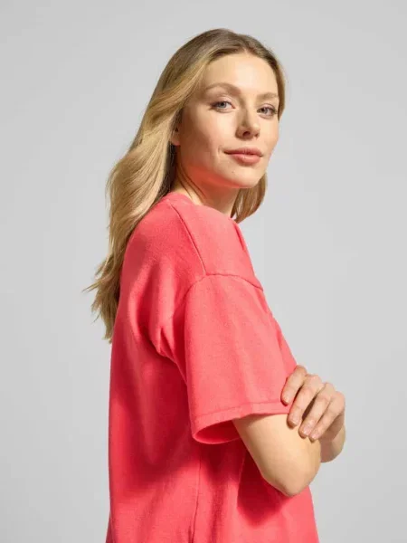 Koszulka o kroju relaxed fit z Mieszanka Model LULS' Ichi różowa