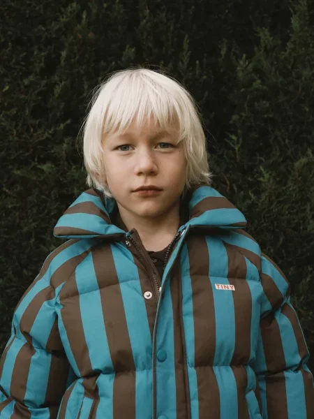 Tinycottons стьобана куртка дитяча BLUE-CACAO STRIPES SHORT PADDED JACKET синя
