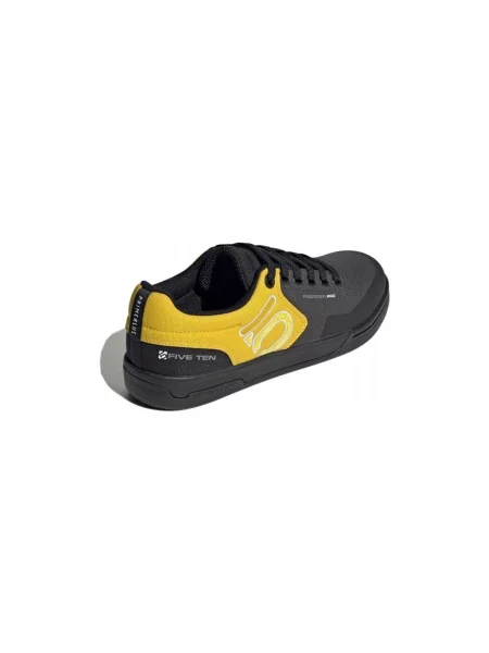 Pantofi Adidas