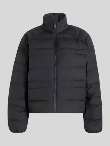 Kurtka pikowana o kroju regular fit z nadrukiem z logo Adidas Sportswear czarna
