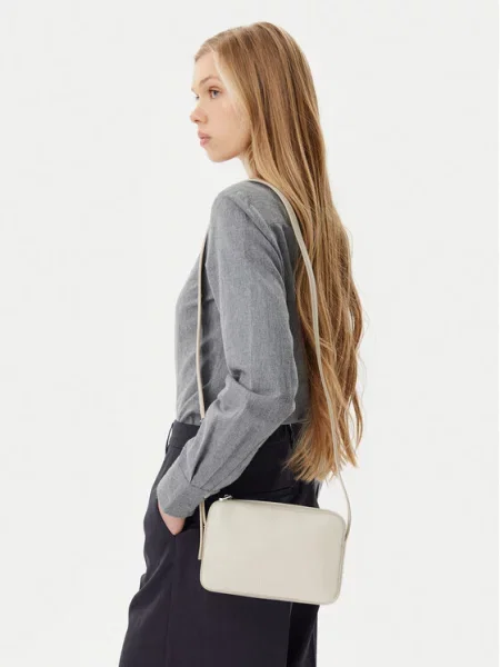 Calvin Klein Geantă Embossed Logo Camera Bag bej
