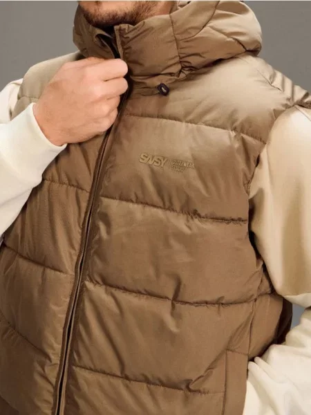 Sinsay Pikowana kamizelka puffer z kapturem beżowy