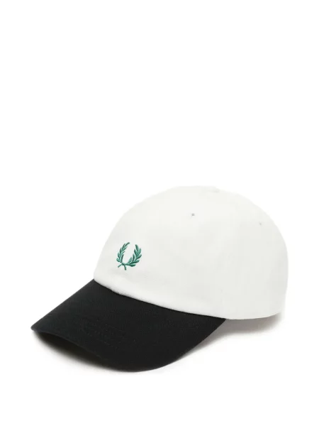 Șapcă Fred Perry alb