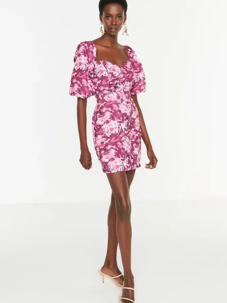 Sukienka wieczorowa Trendyol w kwiatki biznesowa popelinowa