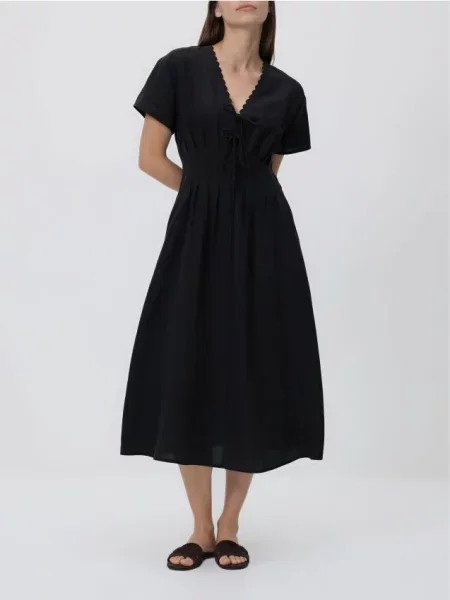 Reserved Sukienka midi z lyocellem czarny