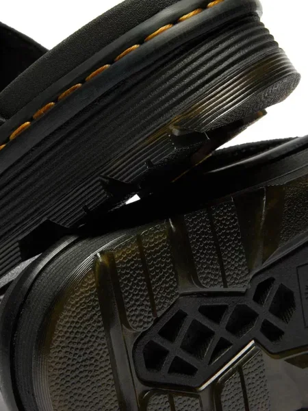Замшевые шлепанцы Dr. Martens на платформе