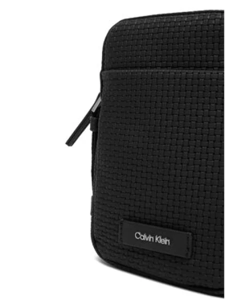 Calvin Klein Torbica za okrog pasu Embossed Woven Slim Reporter črna