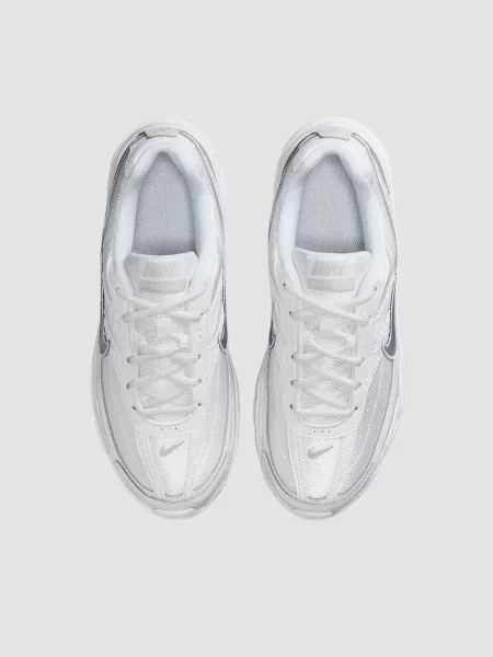 Повседневные кроссовки Nike белые