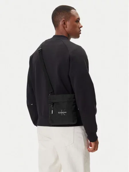 Calvin Klein Maža rankinė Bold Flatpack Smėlio juoda