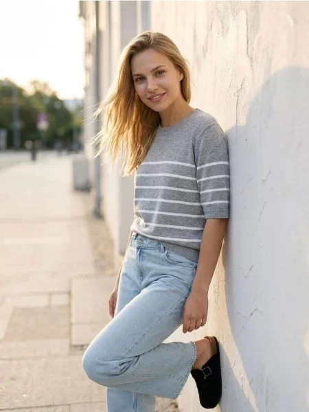 Светр із коротким рукавом у смужку сірий