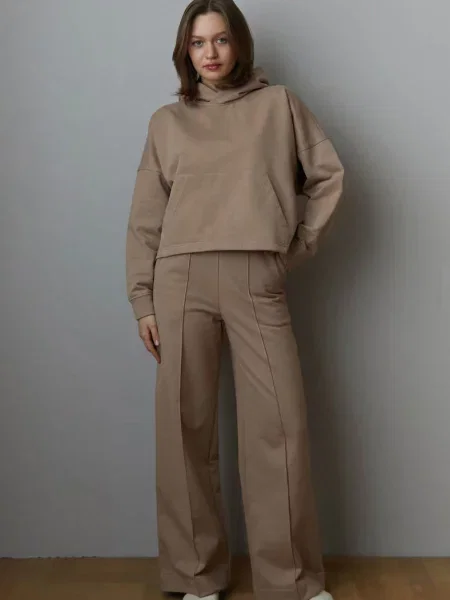 Женский костюм с брюками палаццо бежеві