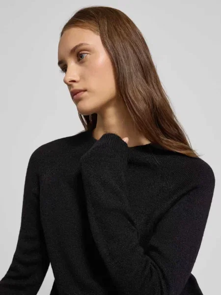 Sweter z dzianiny o kroju regular fit z raglanowymi rękawami model ‘JULIANA’ Pieces czarny