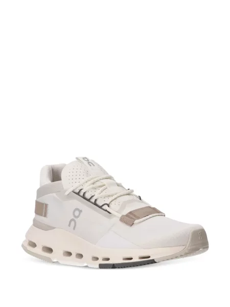 Sneakerși On