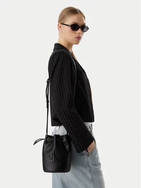 Calvin Klein Rankinė Bold Ck Small juoda