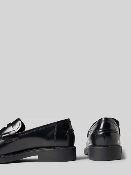 Loafersy z naturalnej skóry bydlęcej model ALEX M' Vagabond czarne