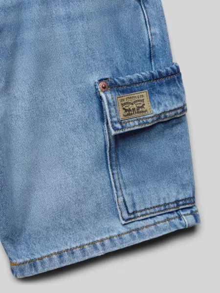 Szorty jeansowe o kroju relaxed fit z cargo Levi's niebieskie