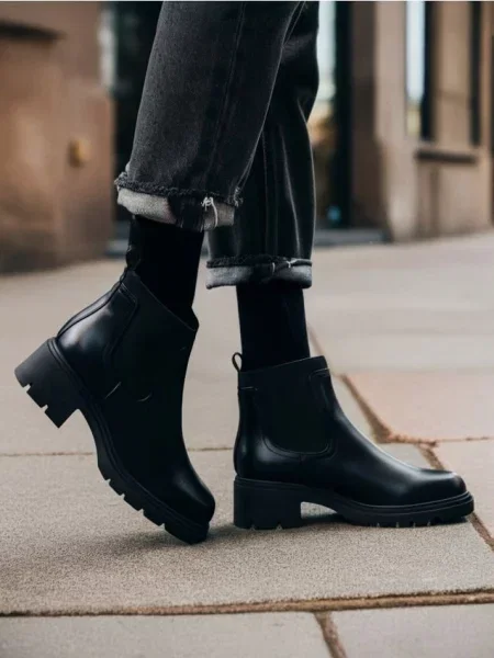 Високі черевики на чорний