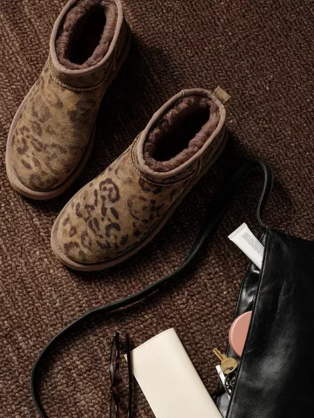 UGG W Classic Ultra Mini Spotted апрески дамски от велур кафяво