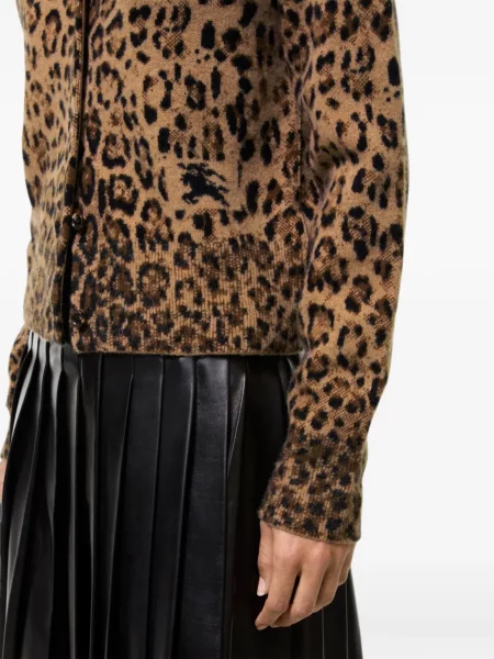 Cardigan Burberry de lână cu model leopard