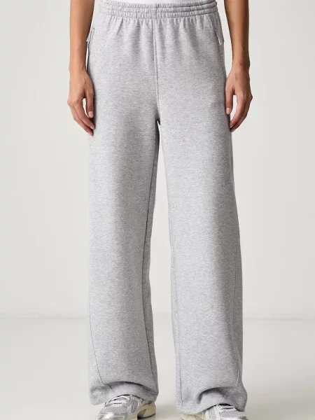 Under Armour pantaloni de trening pentru femei Unstoppable gri