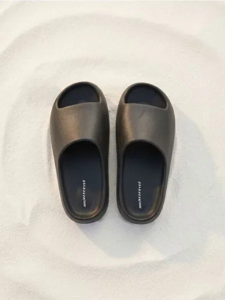 Šľapky Reserved čierna